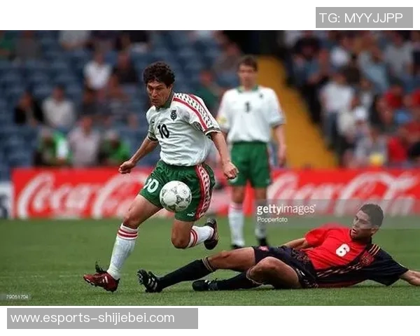 回族足球球星的崛起与挑战:从草根到绿茵场的奋斗历程 回族足球球星的崛起与挑战:从草根到绿茵场的奋斗历程