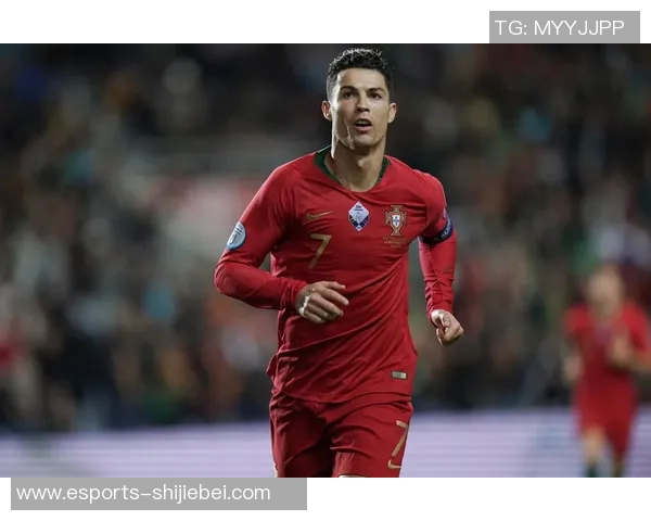 百大足球球星风采展：世界足坛巨星齐聚演绎足球传奇之路