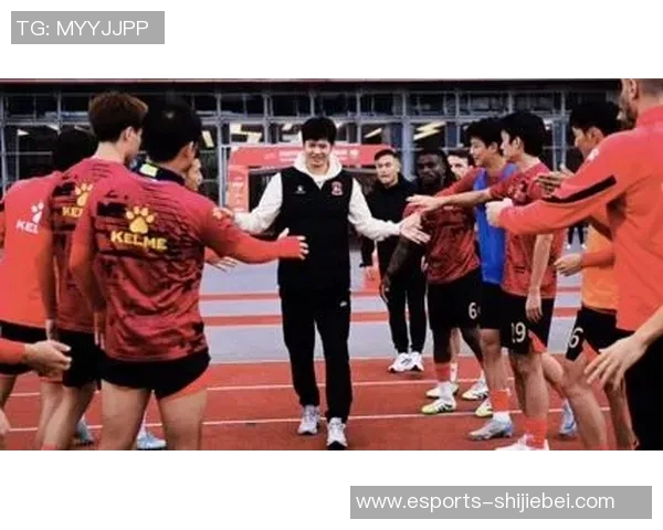 老足球球星重返赛场再创辉煌传奇 能否再度点燃激情与梦想 老足球球星重返赛场再创辉煌传奇 能否再度点燃激情与梦想